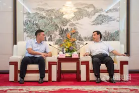 廖仁松会见百威集团华西事业部总裁何智杰图片
