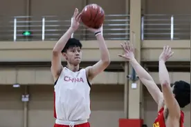 曾凡博改投发展联盟，他离NBA更近了吗？图片