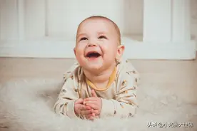 学会在家给新生儿宝宝拍照吧，甜蜜温馨超有爱，而且还省钱图片