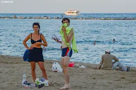 西班牙举世闻名的旅游城市，有条火辣四射的海滩，让人意乱情迷图片