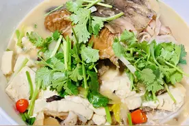 腊货第二弹，腊鱼不再蒸着吃，用来烧豆腐，做法简单，好吃又下饭图片