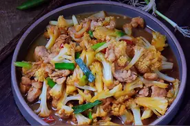 花菜和五花肉的完美组合，鲜香下饭，好吃到停不下来图片