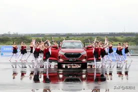 能容纳40位成年人，后排放倒可当床，长安欧尚X7太能“装”了图片