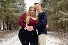 加拿大小哥爱上233斤重磅女子，对方比他重1倍，交往半年订婚图片