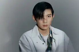 王源 X《DAZED》，dazed湿发黑衣，展现自信酷帅的个性态度图片