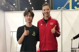 明星与女排队员的合影照：肖战王一博变娇小，黄景瑜罕见被压制图片