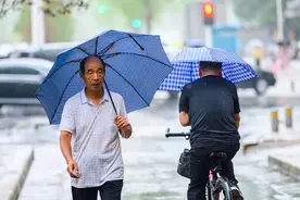 雷电！暴雨！黑云！郑州市民出门记得带伞！（附图）图片