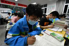 新高考选科“迷之组合”，风靡一时的物化生，弊端逐渐显现出来图片