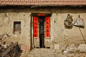 六七十年代时的不易，父辈们的磨难，都是为了一口吃的，忘记尊卑图片