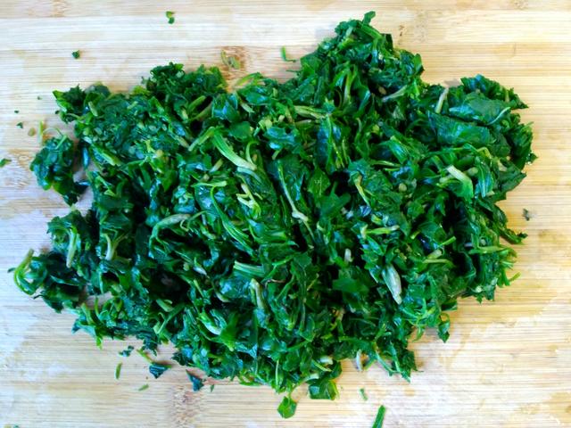 春季特有的一种菜，这个做法简单又好吃，清热解毒效果好。