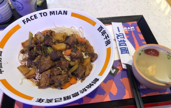 一个能让面馆立即增加营业额的方法，调整菜单设计