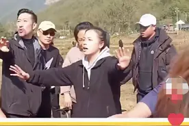 70岁斯琴高娃近况惹担忧，步履蹒跚要人搀扶，下乡拍戏却遭抵制图片