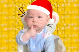 要乖乖哦，等妈妈晾完衣服就给你小零食吃！图片