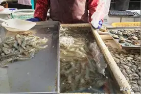 吃虾时，虾线到底是去掉还是保留？老渔民告诉你答案，别再吃错了图片