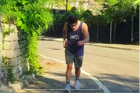 许志安罕见现身，顶大太阳跑步汗流浃背，两处纹身藏夫妻恩爱玄机图片