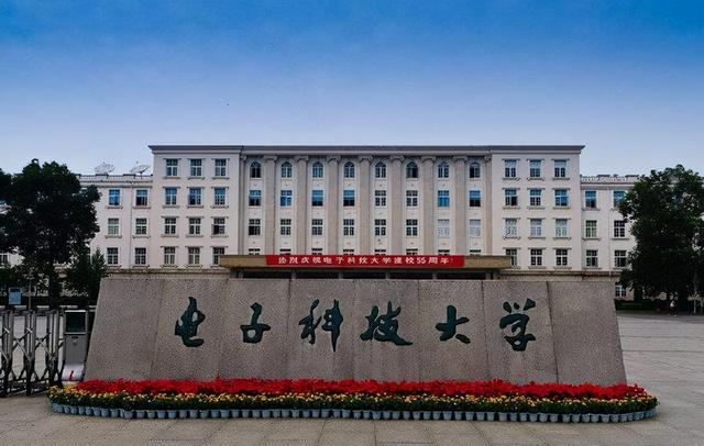 四川公布高校转学信息，有学生从985高校转到二本，网友却说很值