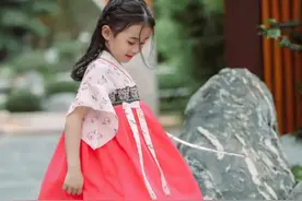 妈妈将儿子打扮成女孩，却一发不可收拾图片