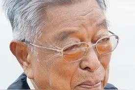 褚时健的传奇一生：71岁入狱，74岁二次创业，85岁成为亿万富翁图片