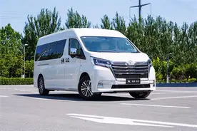 进口丰田海狮，纯9座的商务车，2+2+2+3布局，3.5排量V6发动机图片