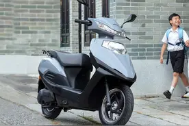 五羊本田轻便踏板车，大液晶仪表+碟刹，通过性高，售4180元图片