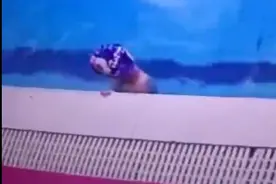 呼市一7岁男孩泳池里拉粑粑，被要求赔偿15000元图片