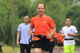 跑步大神：5年，45896公里，1707个半马，他被人称为“疯子”图片