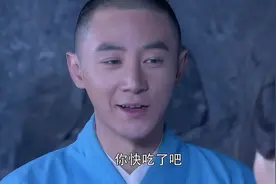 小伙把唯一的解药给姑娘吃，骗她说还有一颗，不料被姑娘揭穿视频封面