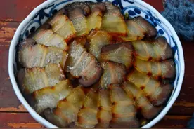 蒸腊肉时，直接上锅蒸不好吃！多加1步，腊肉不硬不咸，香味浓郁图片