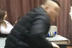 搞笑动图：朋友你看，这片草原绿不绿？图片