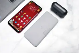 秒变手机支架边充边看，A+C双口18W快充，南卡无线充电宝P2有名堂图片