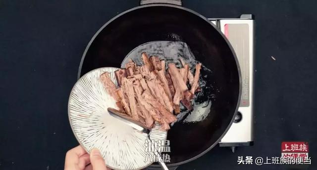 牛肉最过瘾的吃法，教你做超正宗冷吃牛肉，用手撕着吃
