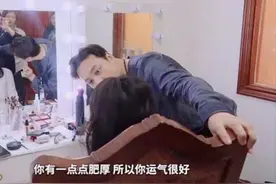 姚安娜请著名化妆师做造型，航悦夸她肥厚却气质好，大饼脸不上镜图片
