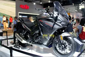 赛科龙2021款新车问世，GT车型RG3将对标春风400GT图片