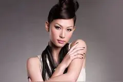由“美态倾城小姐”港姐徐子珊到娱乐圈，还保持着“凹凸感”身材图片