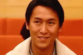 马德钟与儿子首次合作拍剧，22岁爱子身高超1米85神似蓝正龙图片