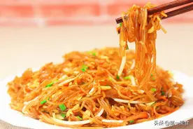 现在才知道，粉条不能泡软就炒，饭店常用这1招，粉条弹牙又入味图片