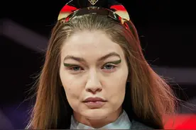 姐妹花PK，Bella台步进步大仪态佳，Gigi被妹妹吊打颜值也掉线图片