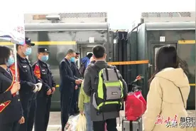 兰州铁路局向新疆地区开行20列“点对点”复工专列图片