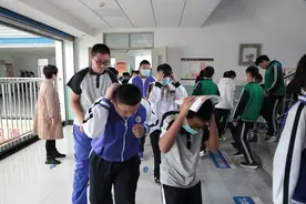 同学们遇到危险应该这样自救！图片
