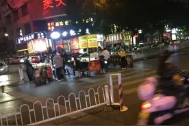 小贩地摊解禁后：800元摊位费暴涨到3000元！引网友热议图片