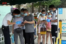 科技馆里耍大假图片