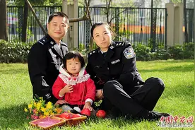 四川公安异地“夫妻档”：“我们是夫妻，更是战友”图片