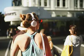 100万重仓一次涨停股就有10万！普通人盯着涨停股能够暴富吗？图片