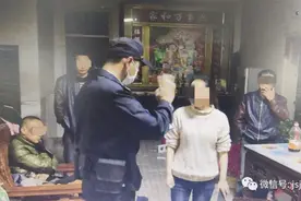 寂静的午夜，突然响起急促的敲门声......图片