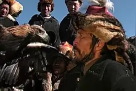 寻找与失去的故事：戈壁滩狼群的梦魇，哈萨克族训鹰人图片