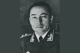 毛主席器重的开国中将，1949年亲自批准他入党，担任副国级达44年图片