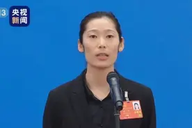 还记得2013年的朱婷吗？记者们来机场围堵却不认识她图片
