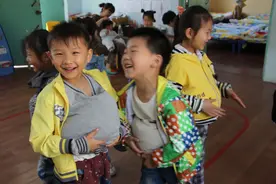 小朋友的肚子都搞大了，原因让你没想到图片