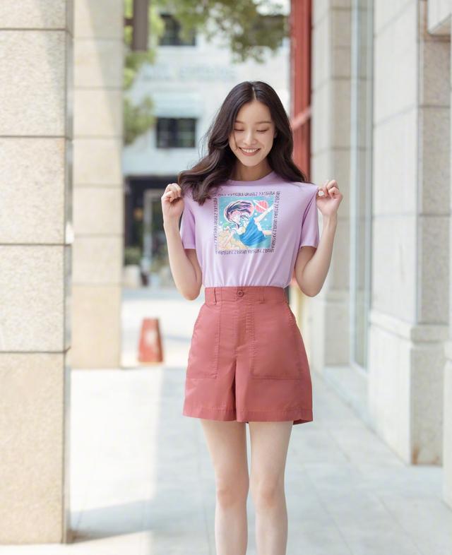 倪妮真不怕走光,透视抹胸裙勒出傲人身材,凹凸曲线太撩人