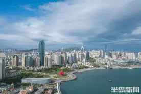 震撼！青岛天空现荚状云奇观图片